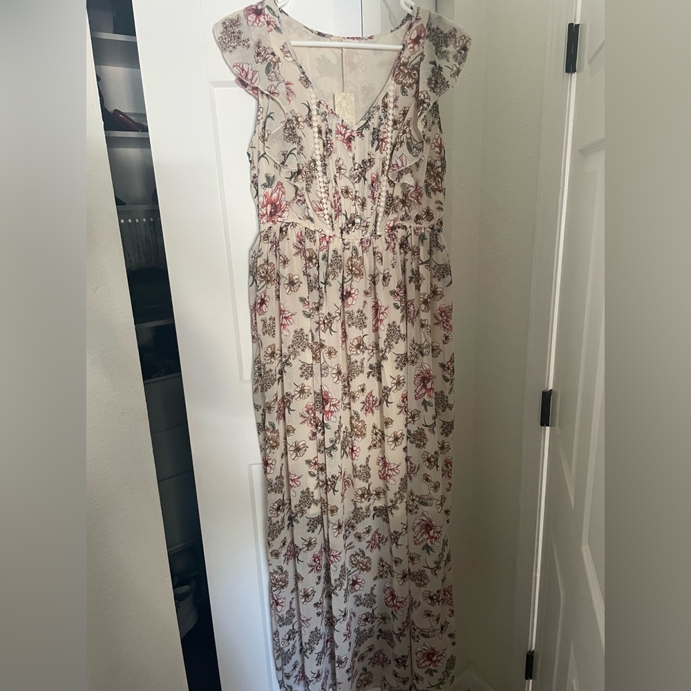 NWT FLORAL MAXI DRESS- S